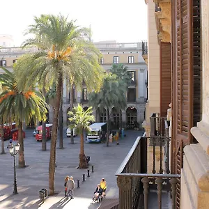 pension-villanueva.topbarcelonahotels.com/
